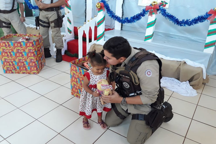 Polícia Militar promove Natal Solidário em creche da cidade de Caetité