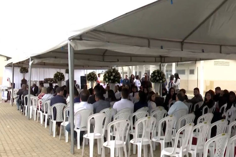 Detentos casam em conjunto penal durante cerimônia coletiva em Vitória da Conquista