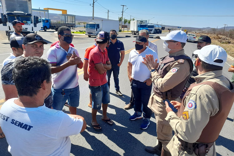 Brumado: Após pedido de Bolsonaro, caminhoneiros desbloqueiam rodovias e cessam manifestações