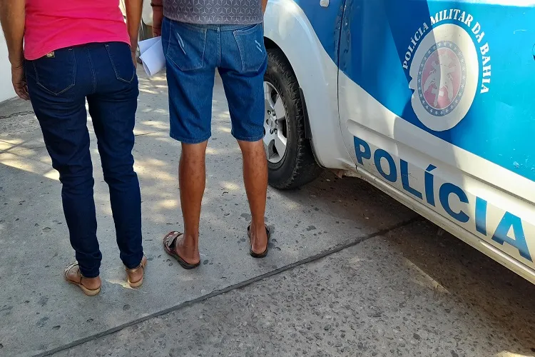 Tanhaçu: Mãe e filho caem em golpe do vigário e têm R$ 5 mil e celular furtados em Brumado