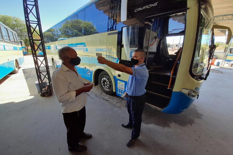 Brumado: Empresa de transporte intermunicipal adota barreira sanitária para embarque de passageiros
