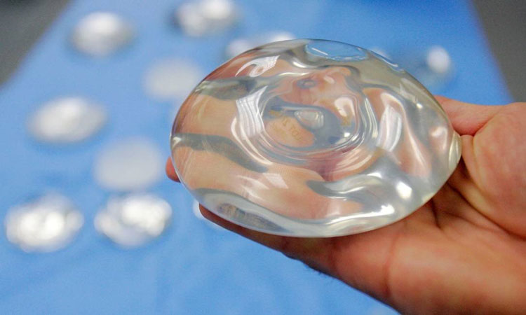 Anvisa vai suspender venda de implantes de mama ligados a câncer