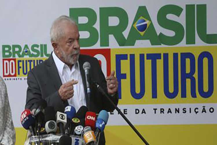 Lula sanciona lei que equipara crime de injúria racial ao racismo