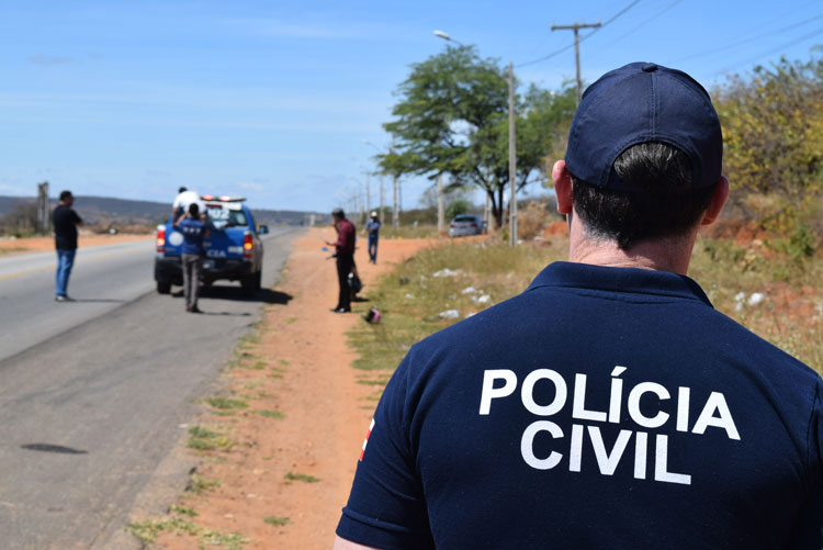 Polícia faz reconstituição do caso de motociclista baleado na BA-262 em Brumado
