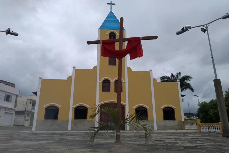 Brumado: Padre Sandro transmite esperança e recomenda celebração especial da Semana Santa em família