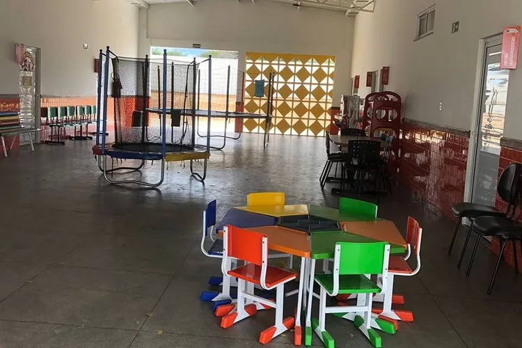 Prefeito inaugura mais uma escola com padrão de excelência em Malhada de Pedras