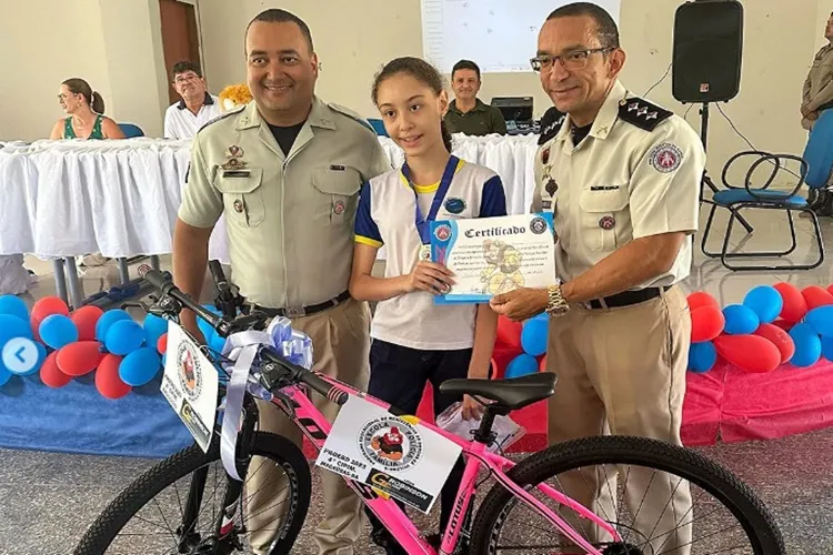 4ª CIPM realiza formatura de 264 alunos do Proerd em Macaúbas