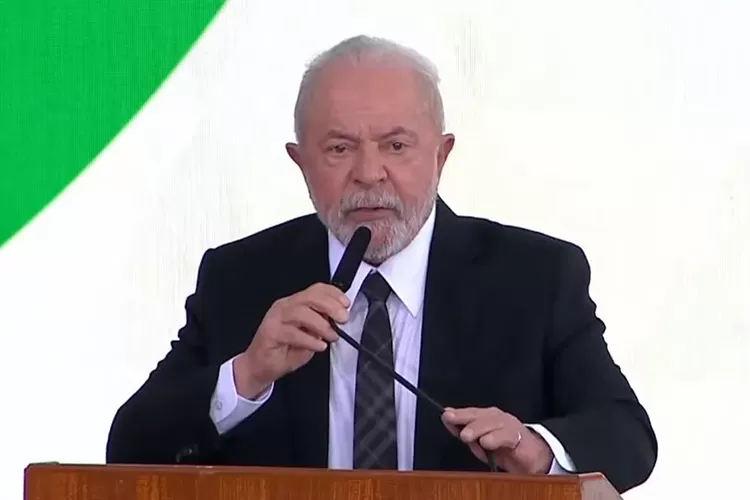 Lula assina decretos para incentivar trabalho de catadores de materiais recicláveis