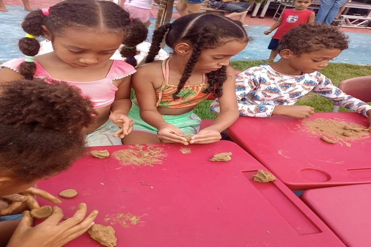 Brumado: Secretaria de Educação realiza férias animadas com alunos da rede municipal