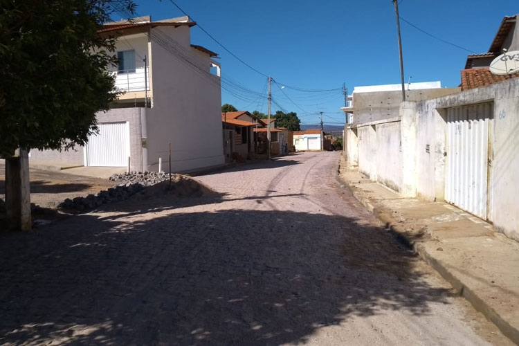 Obras de pavimentação conquistadas pelo vereador Elias Piau beneficiam quatro localidades de Brumado
