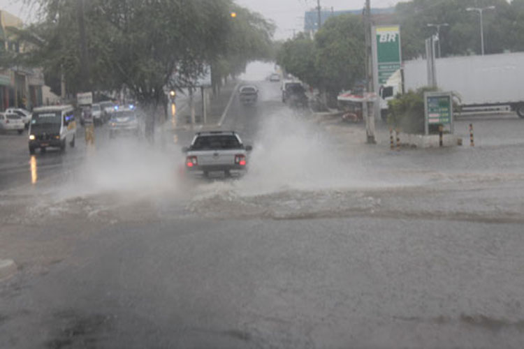 Volta a chover forte na cidade de Brumado, a capital do minério