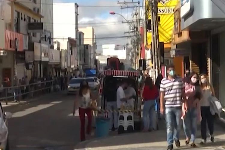 Vitória da Conquista adia funcionamento de bares e restaurantes