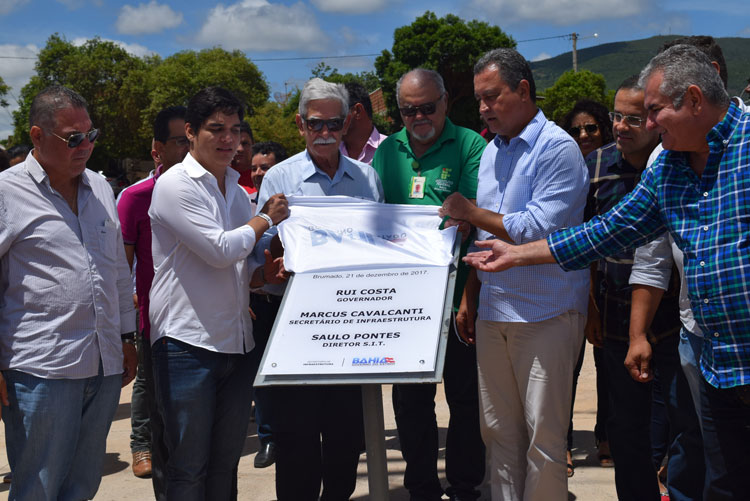 Governador Rui Costa inaugura pavimentação asfáltica no acesso do Ifba em Brumado