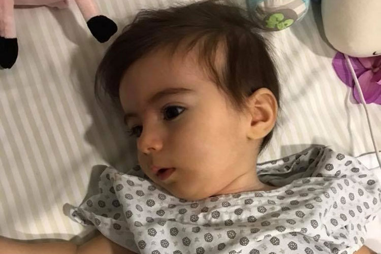 Bebê reage bem após conseguir remédio de R$ 3 milhões na Justiça
