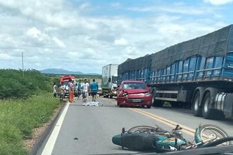 Tanhaçu: Homem morre em acidente entre carro e motocicleta na BR-030