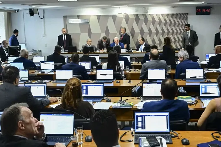 CCJ do Senado rejeita PEC da Blindagem por unanimidade