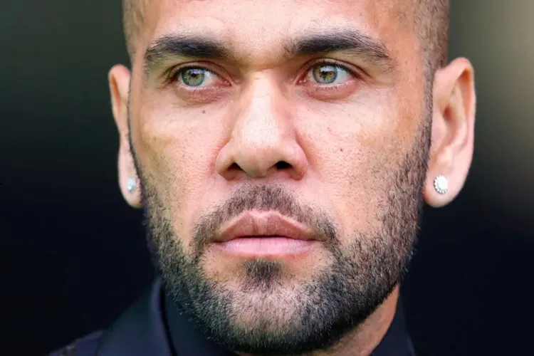 Daniel Alves muda versão sobre caso de estupro pela quinta vez