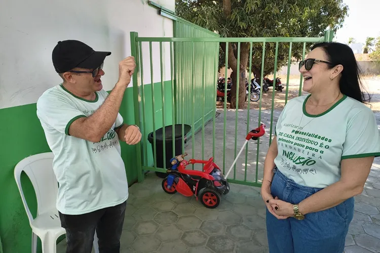 Em Libras, surdo expressa sobre os desafios no dia a dia dos PCDs em Brumado