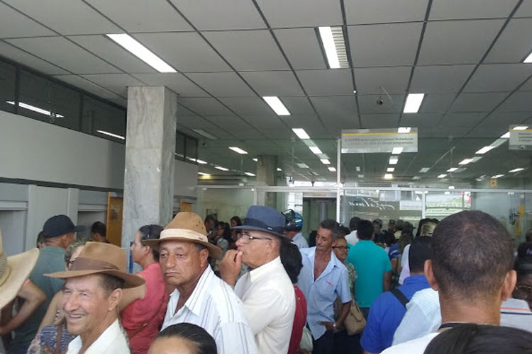 População critica serviços bancários disponibilizados na cidade de Guanambi