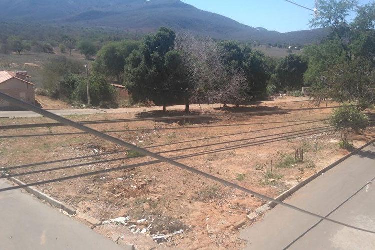 Morador cobra construção de quadra poliesportiva no Bairro Olhos D'água em Brumado