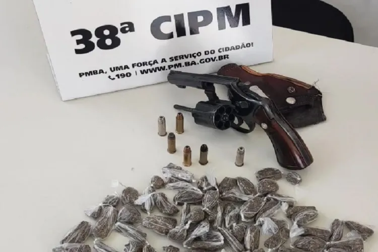 PM apreende três armas, munições e quase 1,8 kg de drogas em Bom Jesus da Lapa