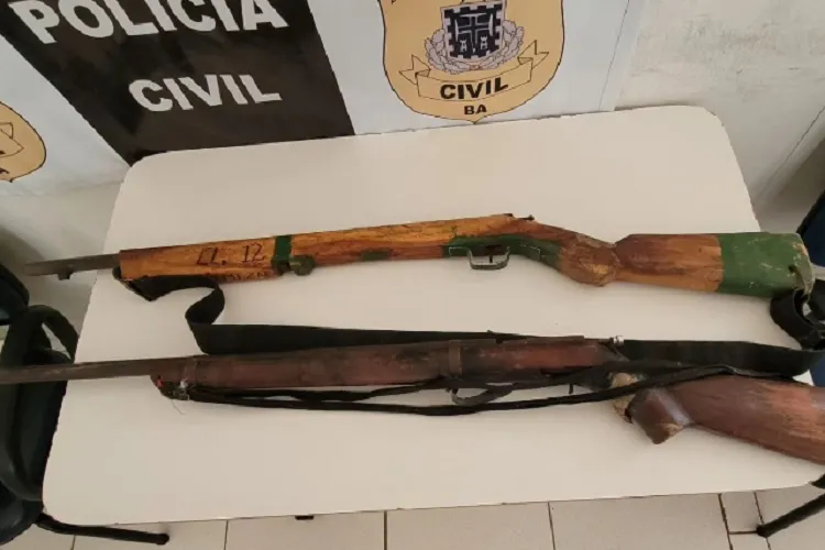 PM apreende três armas, munições e quase 1,8 kg de drogas em Bom Jesus da Lapa