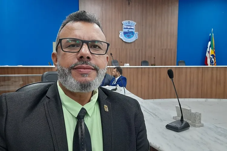 Brumado: Vereador cobra esclarecimentos sobre desmembramento de terreno do prefeito