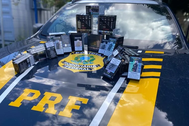 PRF apreende 60 cigarros eletrônicos proibidos em ônibus na BR-116 em Jequié