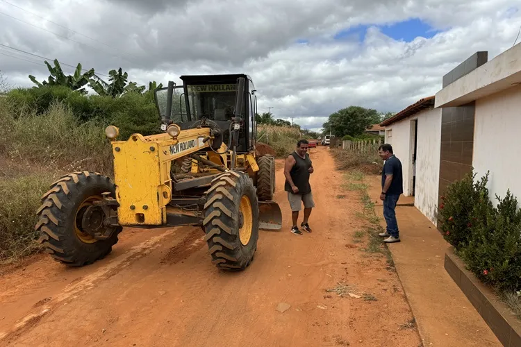 Prefeito Nando Cardoso intensifica recuperação de estradas vicinais em Ibiassucê