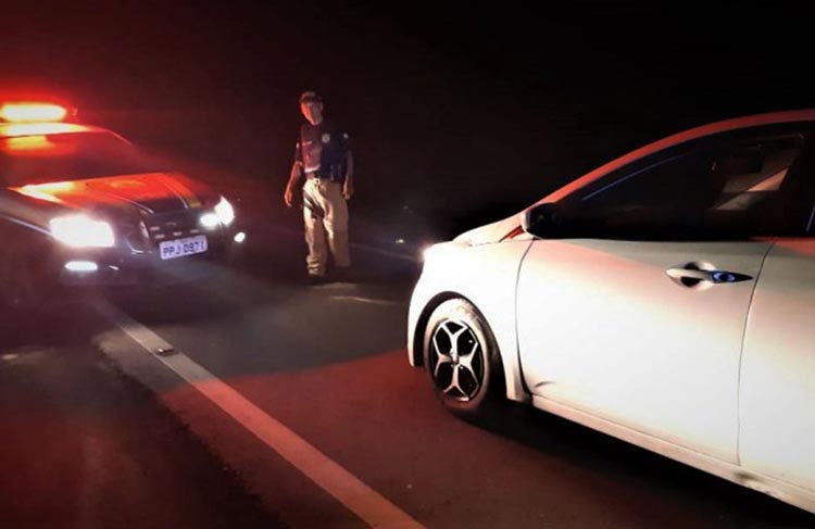 BR-101: Embriagado, homem é flagrado dormindo dentro de automóvel no sul da Bahia