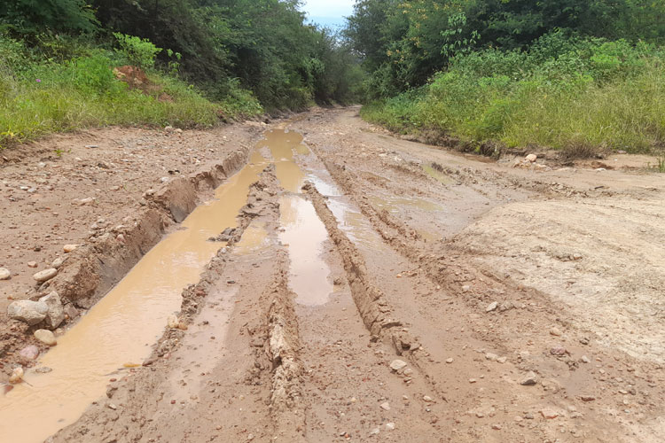 Brumado: Estradas esburacadas e com pontos de alagamentos dificulta acesso em comunidades rurais
