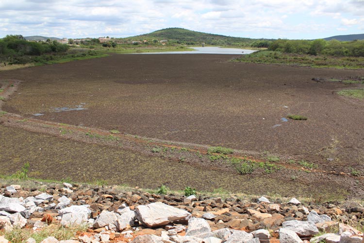 Brumado: Professora e especialista em meio ambiente apresenta estudo de alerta de risco no leito da barragem do Rio do Antônio