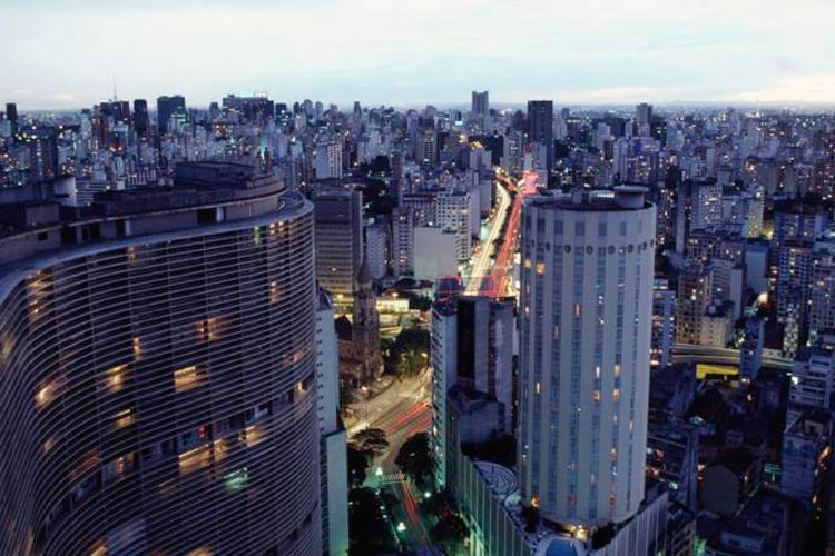 Brasil cai 15 posições na lista de facilidade em fazer negócios