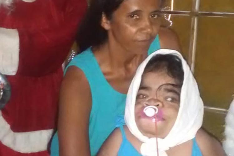 Guajeru: Mãe pede socorro para quitar contas de energia para manter balões de oxigênio da filha funcionando