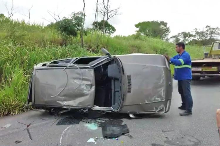 Mulher morre e outras três pessoas ficam feridas após acidente em rodovia do sul da Bahia