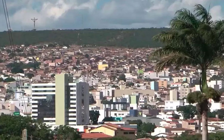 Vitória da Conquista: Corpo de idosa é achado em estado de decomposição no quintal de casa