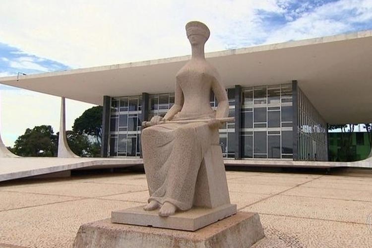 STF: Amante não tem direito de dividir pensão com viúva