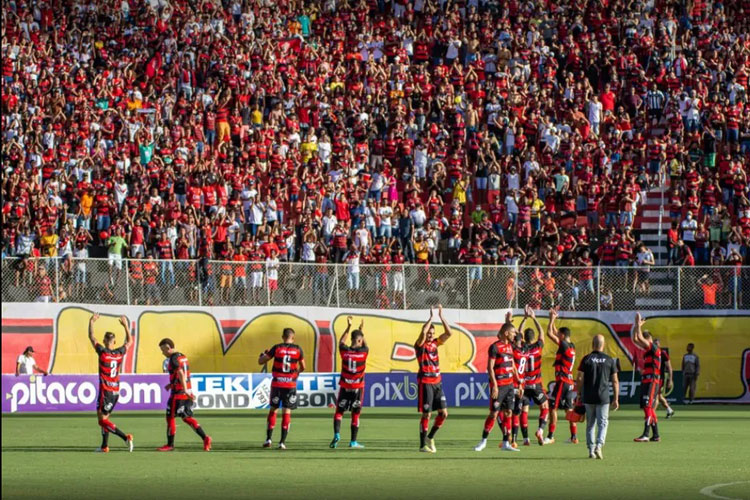 Justiça suspende torcida organizada do Vitória e manda fechar sede