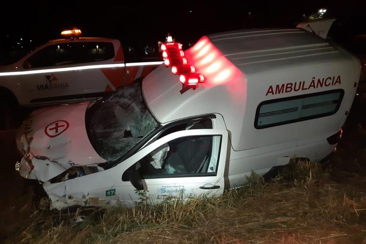 Vitória da Conquista: Dois ficam feridos após batida entre moto e ambulância na BR-116