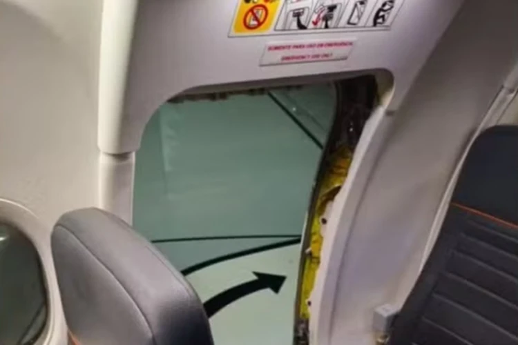 Vitória da Conquista: Suspeito de quebrar saída de emergência é retirado de avião