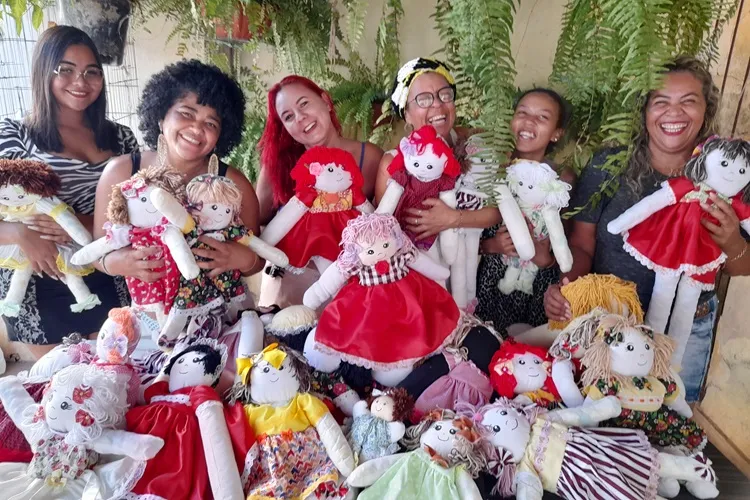 Brumado: Amigas confeccionam bonecas de pano para doar a crianças carentes no Natal