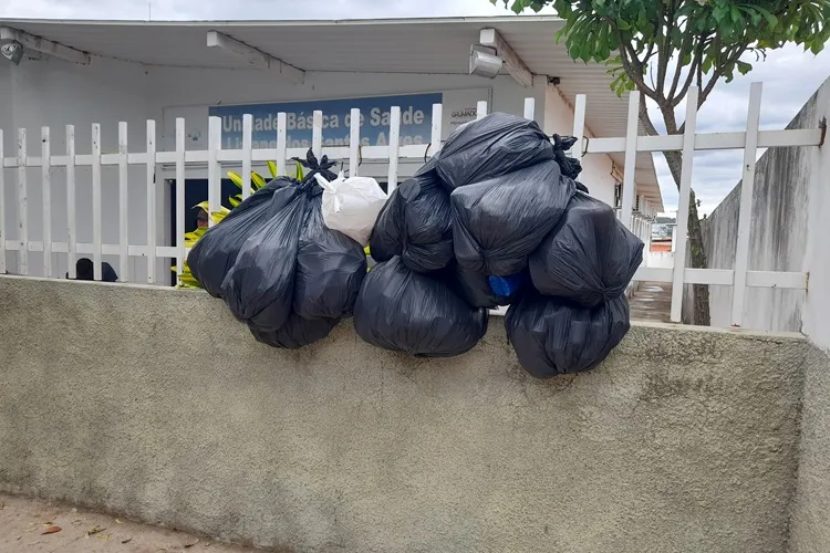 Brumado: Coleta de lixo precária e resíduos acumulados em UBS gera reclamações