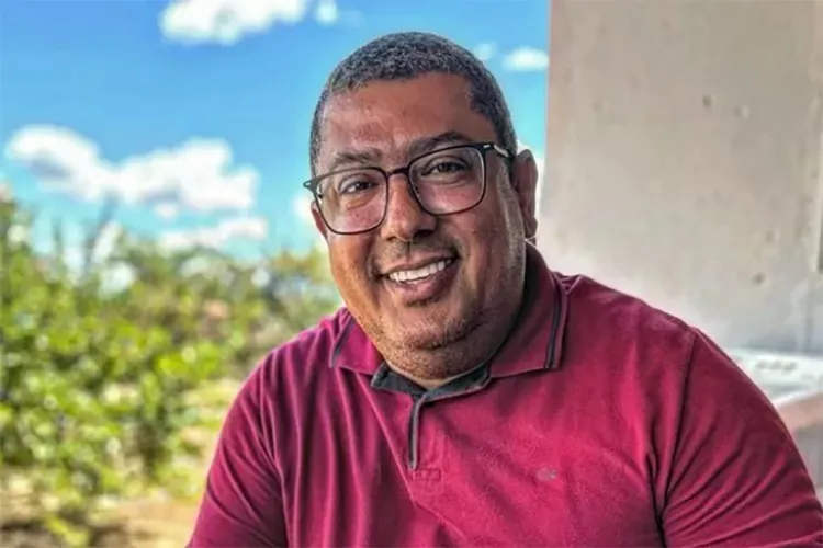Justiça determina que outdoor do prefeito de Bom Jesus da Lapa seja retirado
