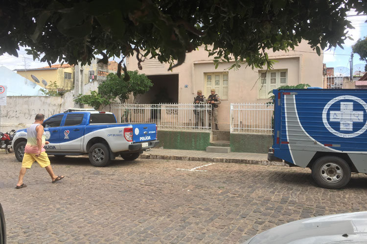 Homem de 51 anos é encontrado morto dentro de casa no centro de Brumado