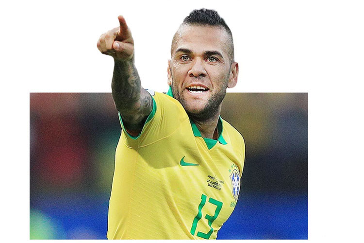 Daniel Alves chega a 40º título na carreira