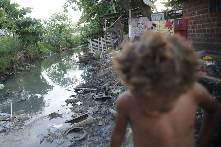 Número de brasileiros em situação de pobreza salta quase 2 milhões