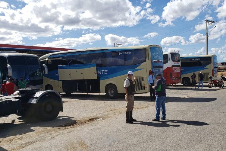 ANTT apreende quatro veículos clandestinos na cidade de Guanambi