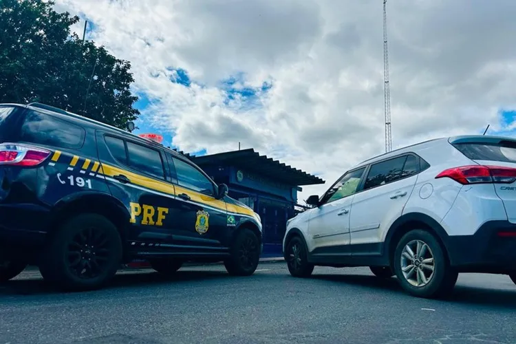 PRF recupera veículo furtado abandonado às margens da BR-116 em Jequié