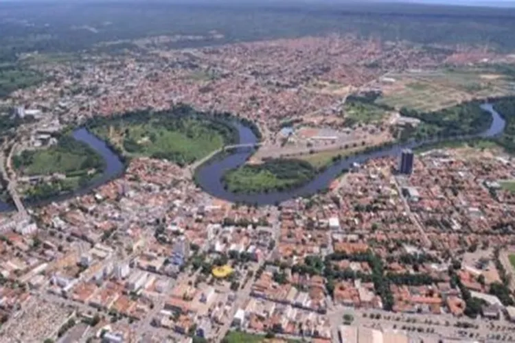 Calor extremo faz cidade de Barreiras aumentar do consumo de água em 35%