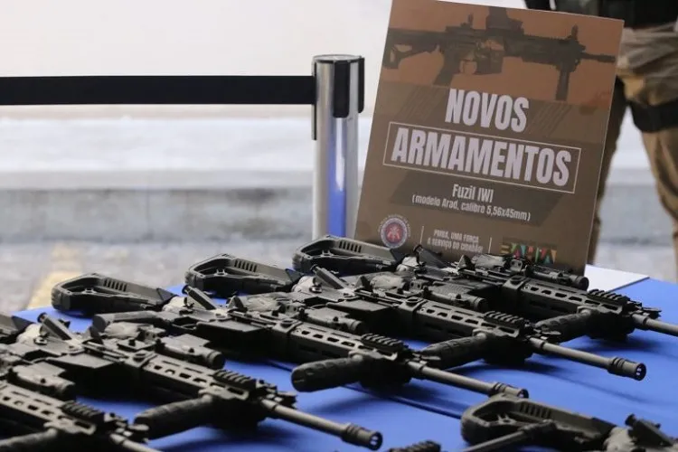 Com investimento de R$ 11,4 milhões, 590 fuzis e 1.075 pistolas são entregues para PM-BA